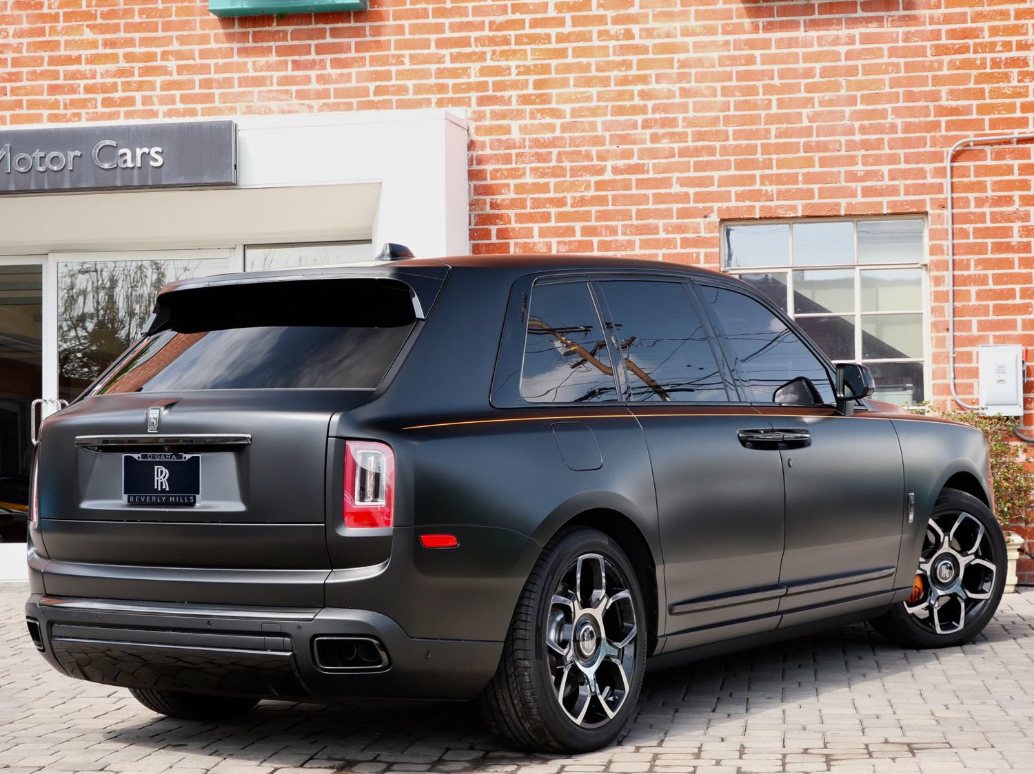 Used 2023 Rolls-Royce Cullinan Black Badge w/ Dark Exterior Package AWD/4WD image 2