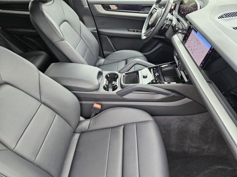 Certified 2025 Porsche Cayenne image 15