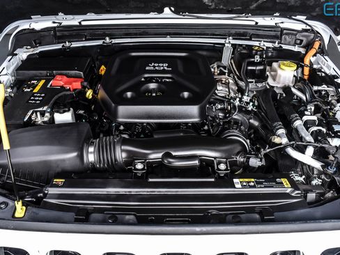 Used 2023 Jeep Wrangler Unlimited Sahara w/ Cold Weather Group image 10