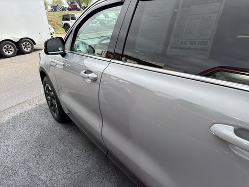 Used 2024 Kia Sorento S w/ Panoramic Sunroof Package image 13