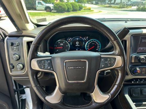 Used 2019 GMC Sierra 2500 Denali w/ Duramax Plus Package AWD/4WD image 8