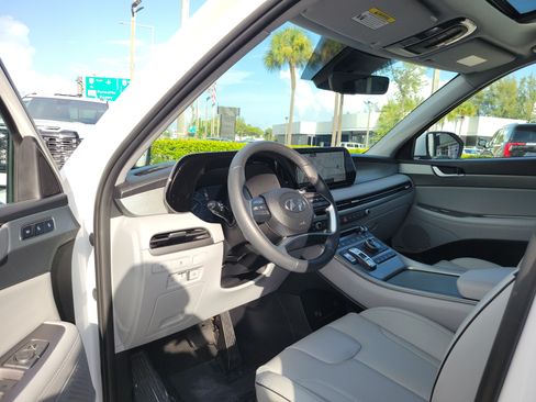Used 2024 Hyundai Palisade SEL w/ Premium Package FWD image 9