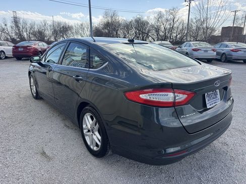 Used 2015 Ford Fusion SE image 5