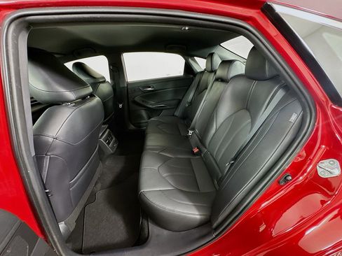 Used 2022 Toyota Avalon XLE image 23