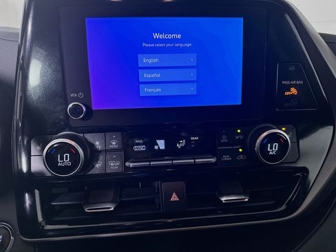 Used 2023 Toyota Highlander XLE FWD image 24