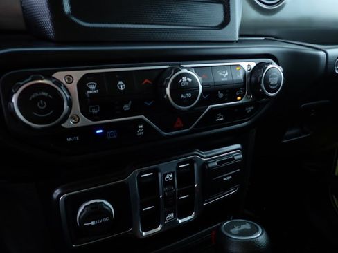 Used 2023 Jeep Wrangler Unlimited w/ Cold Weather Group AWD/4WD image 17
