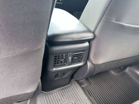 Used 2022 Toyota RAV4 LE AWD/4WD image 20