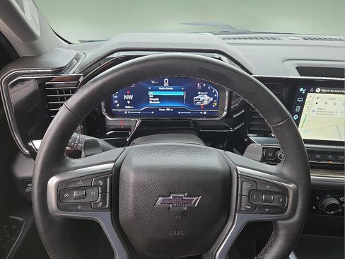 Used 2025 Chevrolet Silverado 1500 LT Trail Boss w/ Convenience Package II AWD/4WD image 24