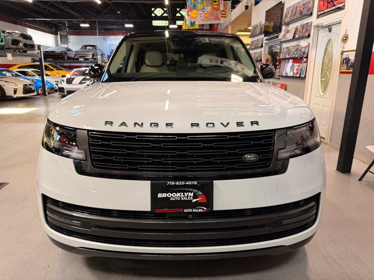 Used 2024 Land Rover Range Rover Long Wheelbase SE AWD/4WD image 2