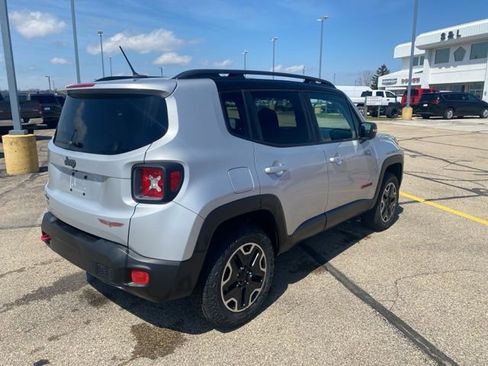 Used 2016 Jeep Renegade Trailhawk image 3