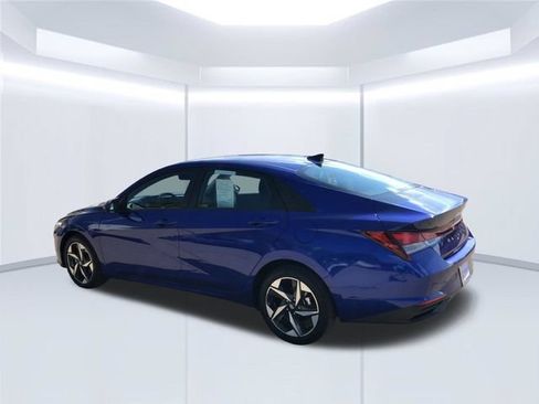 Used 2023 Hyundai Elantra SEL w/ Convenience Package FWD image 6