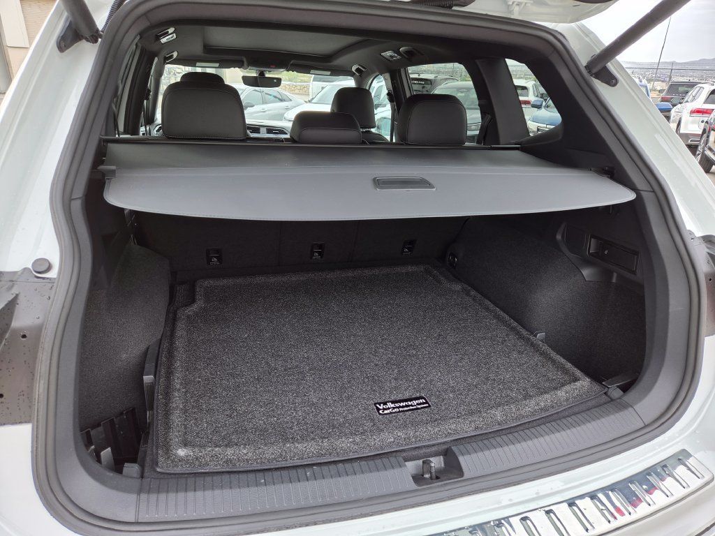 Used 2019 Volkswagen Tiguan SEL R-Line AWD/4WD image 11