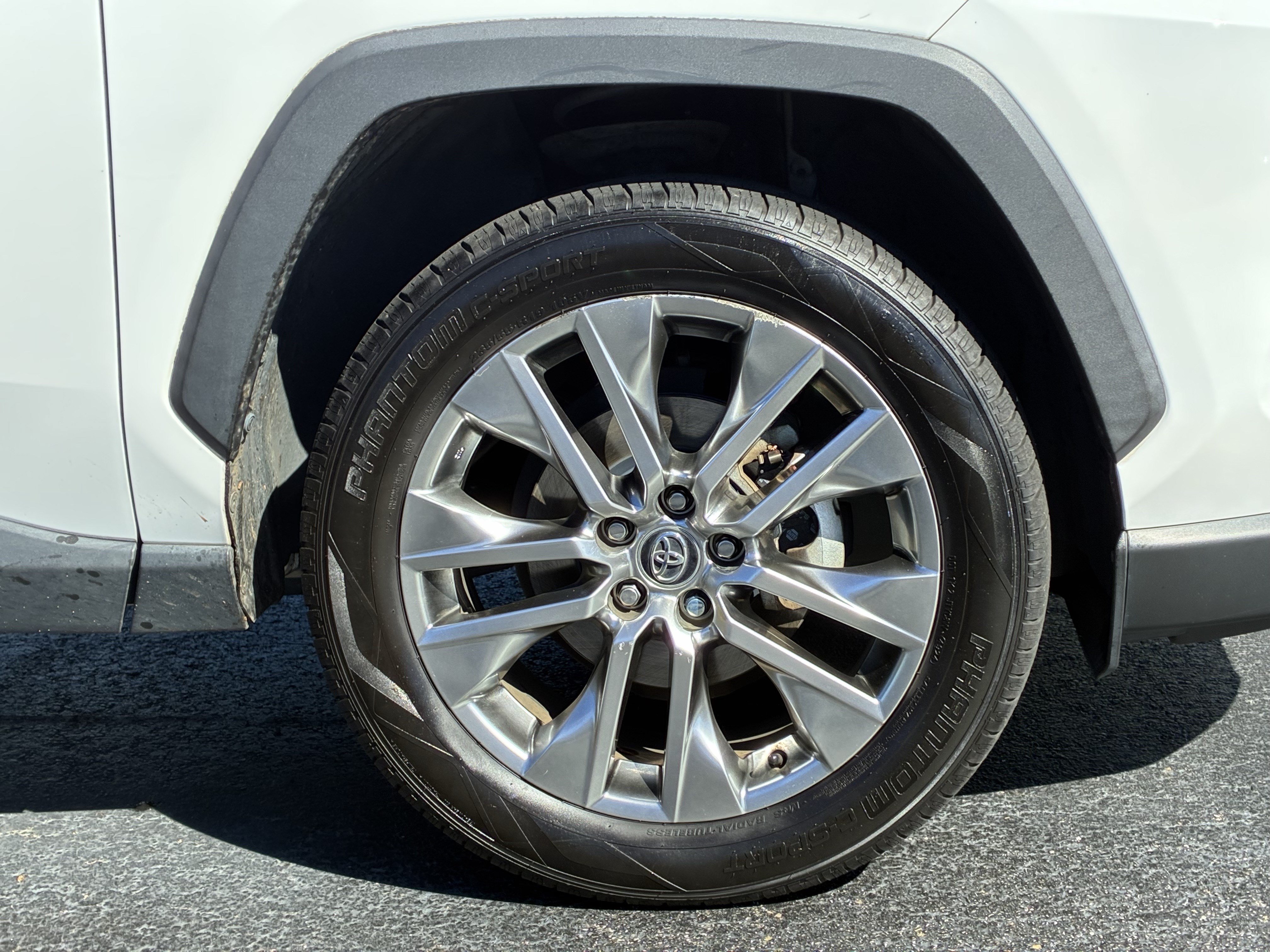Used 2020 Toyota RAV4 XLE Premium FWD image 6