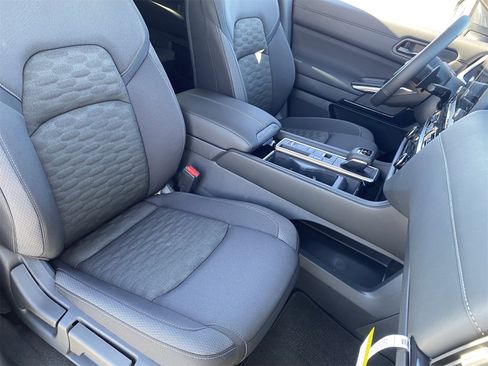 New 2025 Nissan Pathfinder SV w/ Black Appearance Package image 11