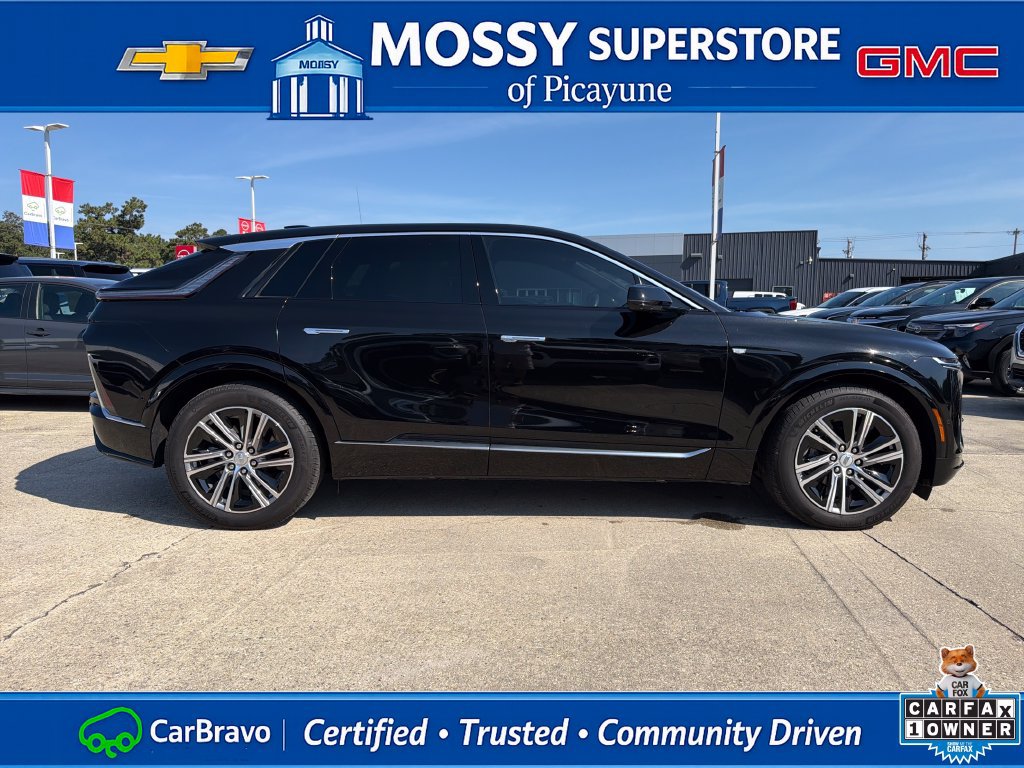 Certified 2025 Cadillac Lyriq Luxury AWD/4WD image 7