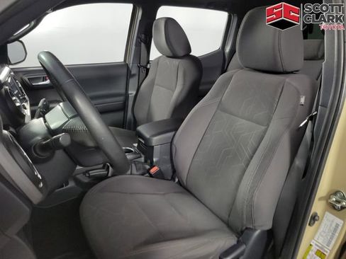 Used 2017 Toyota Tacoma TRD Off-Road w/ Premium & Technology Package image 13