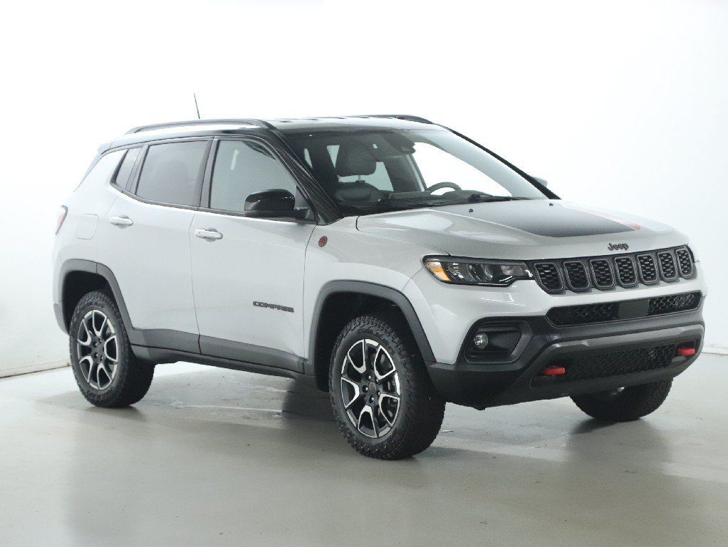 Used 2025 Jeep Compass Trailhawk AWD/4WD image 9