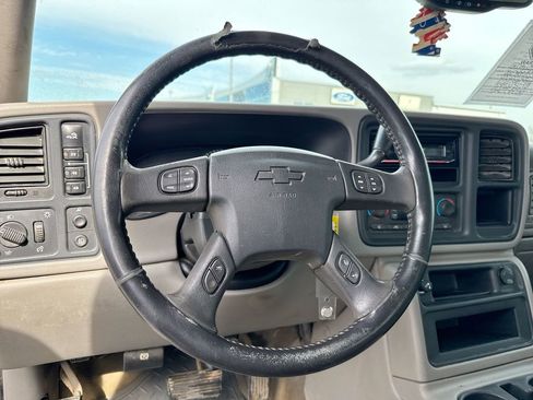 Used 2005 Chevrolet Silverado 2500 LT w/ Heavy-Duty Power Package image 11