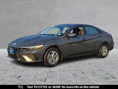 Used 2026 Hyundai Elantra SE FWD image 1