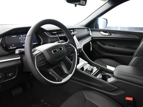New 2025 Jeep Grand Cherokee L Altitude image 23