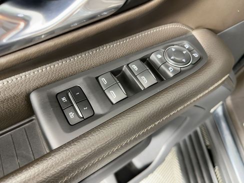 Used 2021 GMC Yukon Denali w/ Denali Premium Package image 11