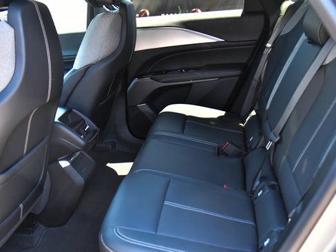 Used 2024 Cadillac Lyriq Tech RWD image 41
