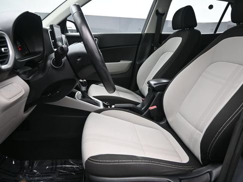 Certified 2024 Hyundai Venue SEL FWD image 10