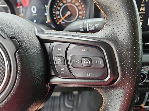 Used 2024 Jeep Gladiator Mojave w/ Technology Group AWD/4WD image 18