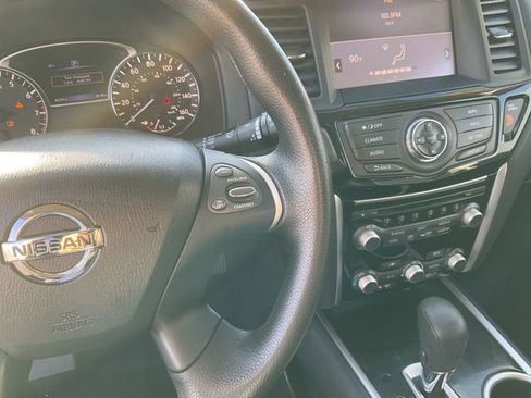 Used 2017 Nissan Pathfinder S image 20