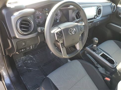 Used 2022 Toyota Tacoma TRD Sport image 16