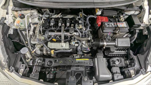 Used 2022 Nissan Versa SR FWD image 30