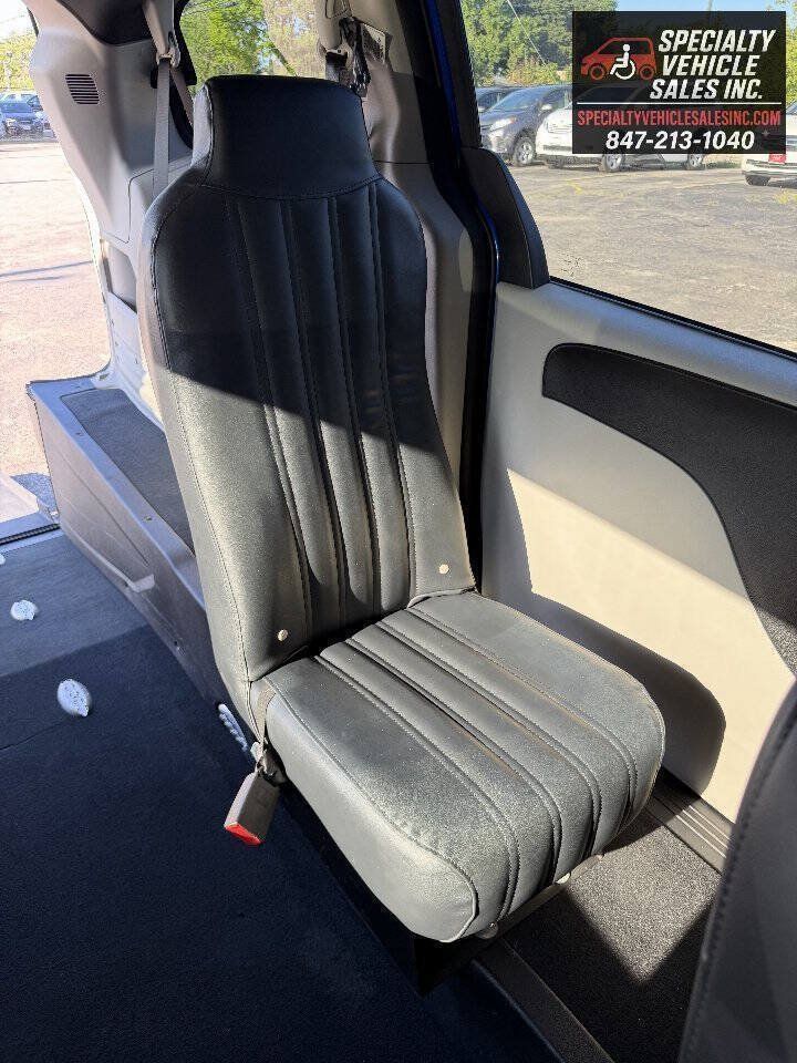 Used 2018 Dodge Grand Caravan SXT FWD image 25