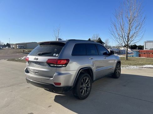 Used 2016 Jeep Grand Cherokee Limited 75th Anniversary image 5