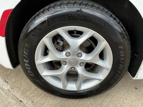 Used 2017 Chrysler Pacifica Touring-L w/ Tire & Wheel Group image 22