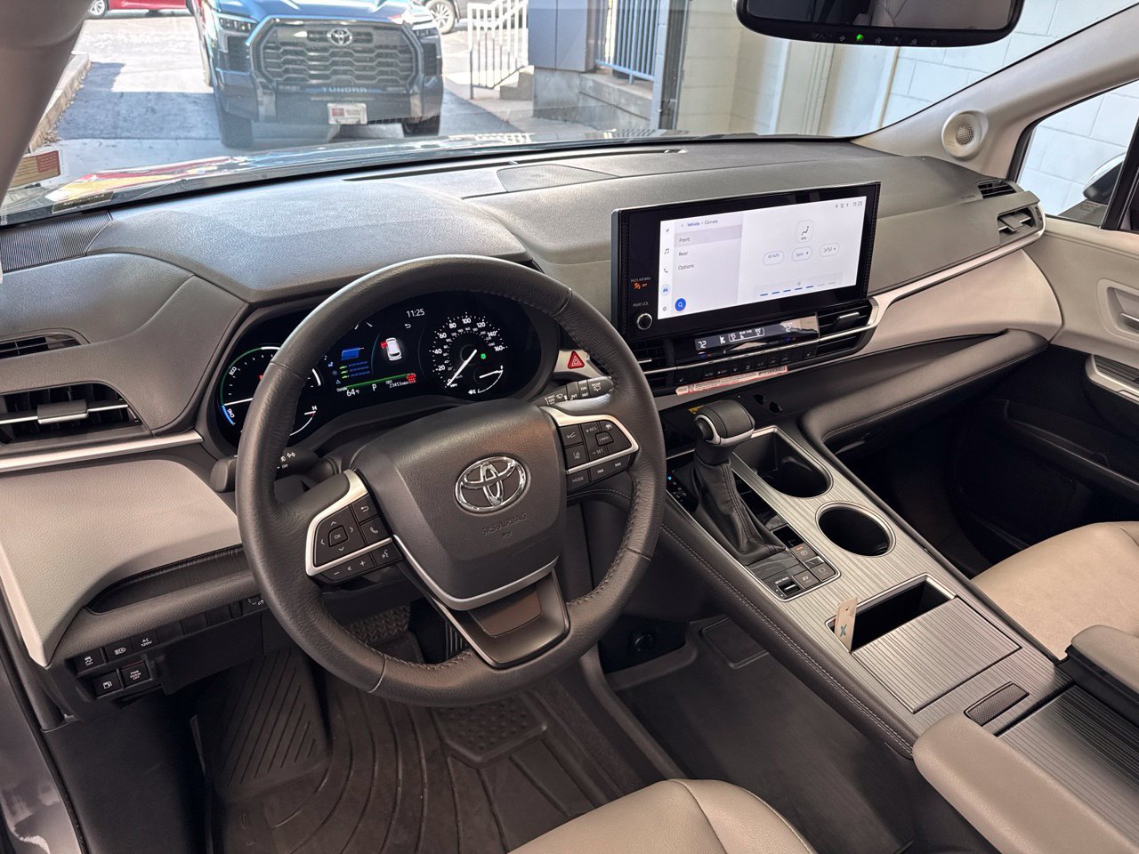 Certified 2026 Toyota Sienna XLE FWD image 18