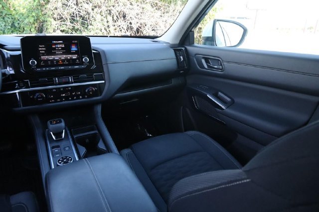 Certified 2025 Nissan Pathfinder SV AWD/4WD image 27