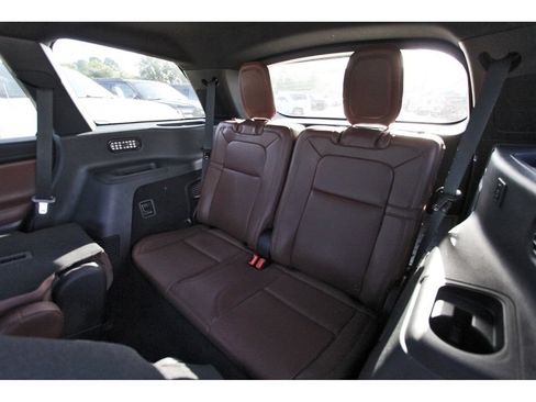 Used 2025 Lincoln Aviator Reserve w/ Equipment Group 201A AWD/4WD image 18