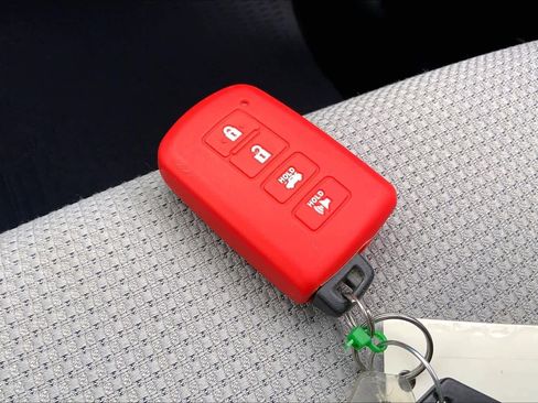 Used 2018 Toyota RAV4 XLE image 15