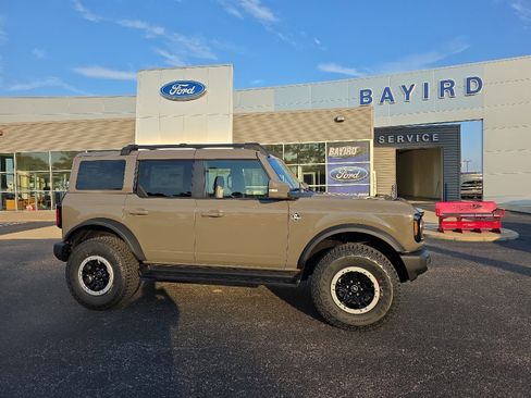 New 2025 Ford Bronco Outer Banks w/ Sasquatch Package image 1
