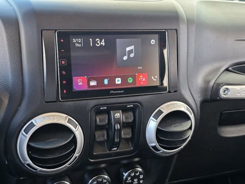 Used 2011 Jeep Wrangler Unlimited 70th Anniversary w/ Connectivity Group image 13