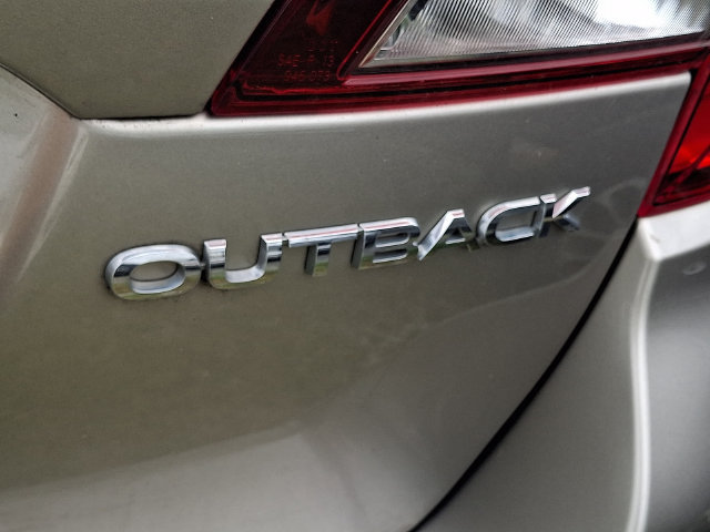 Used 2018 Subaru Outback 2.5i Premium AWD/4WD image 10