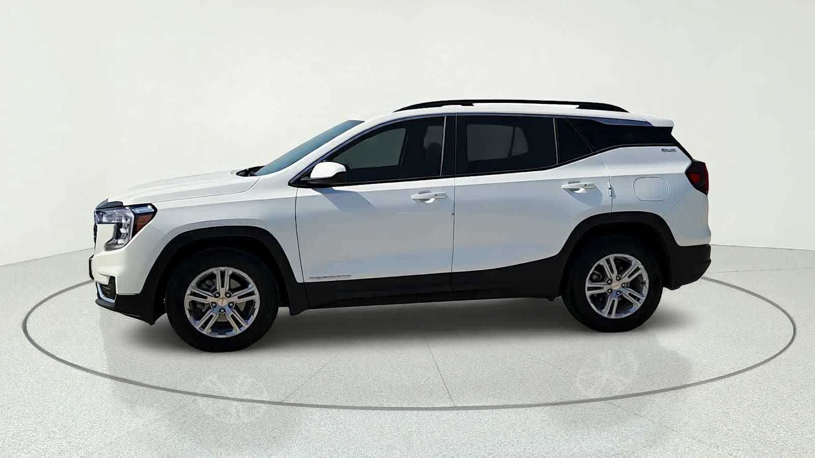 Used 2022 GMC Terrain SLE w/ Driver Convenience Package AWD/4WD image 4