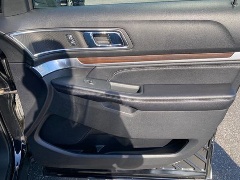 Used 2018 Ford Explorer Limited image 35