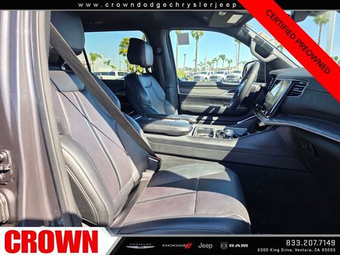 Certified 2024 Jeep Wagoneer L Series III w/ Flexible Seating Group image 11