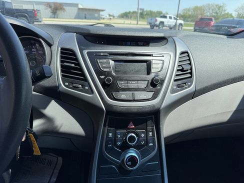 Used 2016 Hyundai Elantra SE FWD image 18