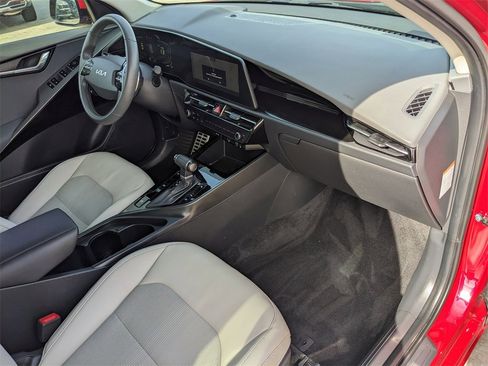 Certified 2024 Kia Niro EX Touring image 15