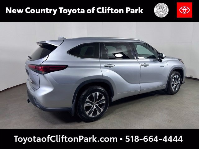 Used 2021 Toyota Highlander XLE AWD/4WD image 7