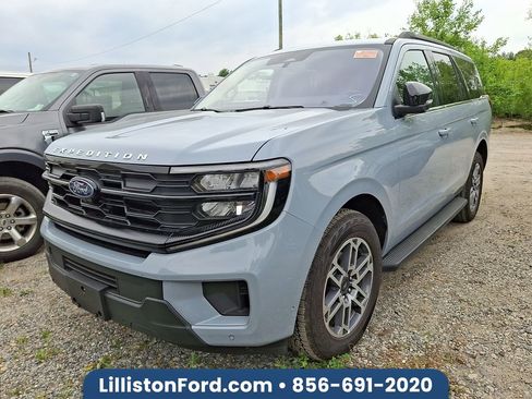 Used 2025 Ford Expedition Active AWD/4WD image 1
