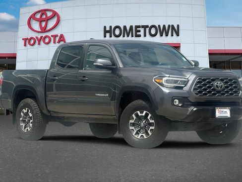 Used 2020 Toyota Tacoma TRD Off-Road w/ Technology Package AWD/4WD image 2