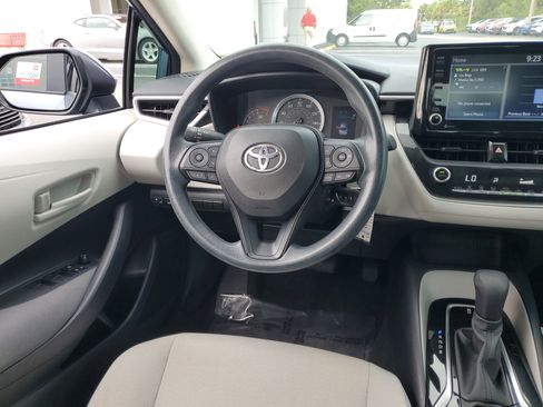 Used 2022 Toyota Corolla LE image 12